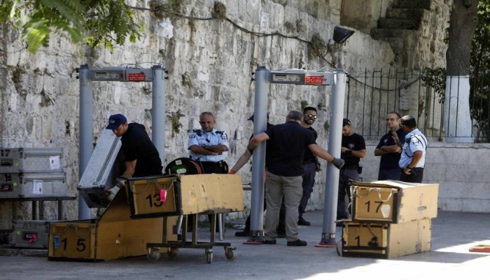 الاحتلال يزيل البوابات الإليكترونية.. ومسئول صهيوني يعلق: تأخرنا كثيرا