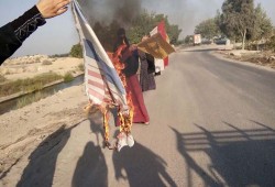 ثوار النوبارية يشعلون النيران في العلم الأمريكي تضامناً مع الأقصى