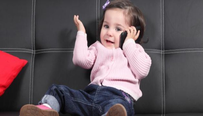 مراحل تطور قدرة طفلكِ على الكلام