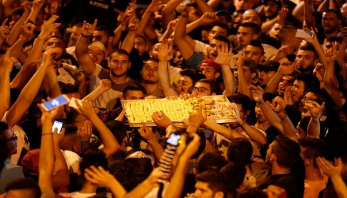 يوم العيد في القدس.. المقدسيون يعبرون عن فرحتهم بانتصارهم بالتكبير والحلوى