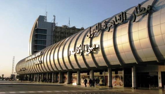 حريق بطائرة تركية في مطار القاهرة
