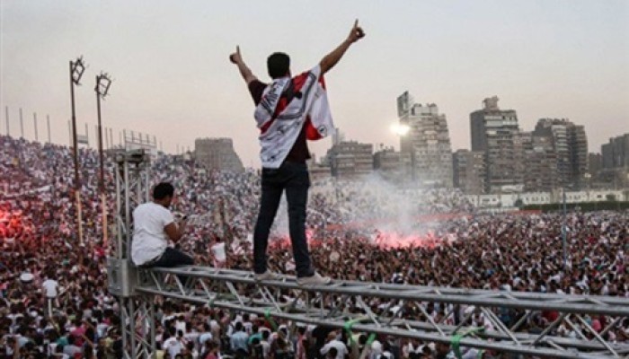 إحالة 235 من مشجعي الزمالك إلى النيابة العسكرية بسبب تيشرت "20 شهيد"