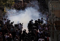 بعد احتفالات المقدسيين.. 65 إصابة في قمع الاحتلال المصلين بساحات الأقصى