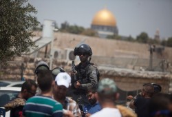 ديفيد هيرست: انتفاضة فلسطينية ثالثة وربيع عربي جديد قادمان في الأفق