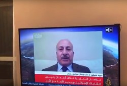 محلل أردني "بلا بنطلون" عبر الجزيرة.. نجله قام بتصويره