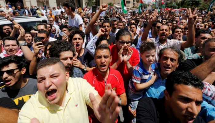 مظاهرة بعمان تطالب بإغلاق سفارة الكيان الصهيوني