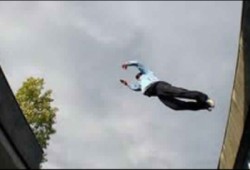 شخصان من بنجلاديش يقفزان من الطابق السادس بأحد عقارات العاشر من رمضان