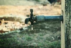 13 قرية بالدقهلية بلا ماء .. ومحصل المياه يطالب الأهالي بدفع الفواتير!!