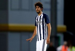 وست برومتش يفاوض مدافع برشلونة رغم تألق حجازي