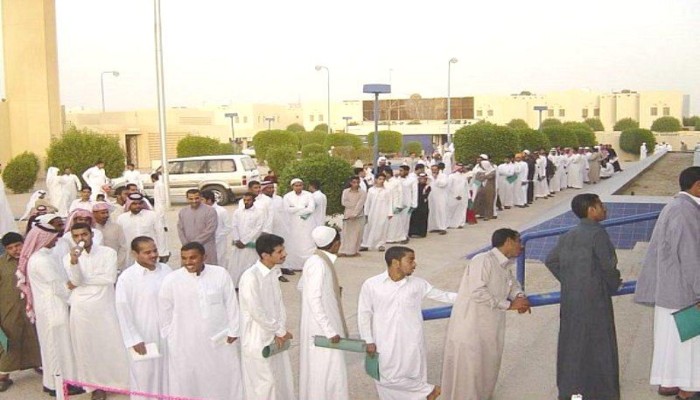 معدل البطالة في السعودية يقفز إلى 12.7 بالمئة