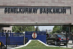 "الأركان التركية": توقيف جنود أساؤوا معاملة متسللين على الحدود مع سوريا