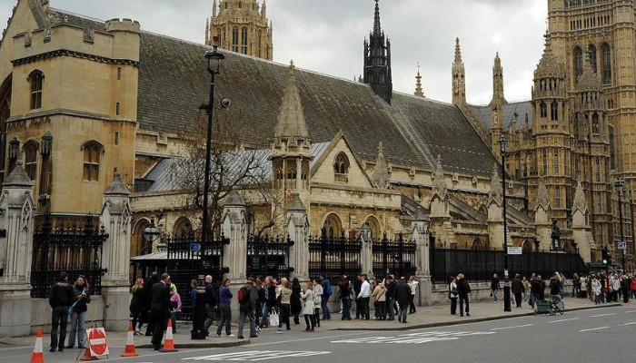 بريطانيا: حرية التنقل مع الاتحاد الأوروبي تنتهي في 2019