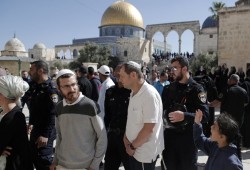 قطعان المستوطنين الصهاينة تقتحم الأقصى