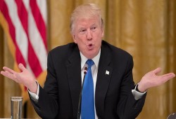 ترامب يدعم مشروع قانون يفرض قيودًا جديدة على استقبال المهاجرين‎