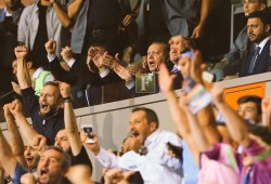 "نادي باشاك شهير" التركي يقدم ملحمة كروية ويصل لدوري الأبطال الأوروبي في حضور أردوغان