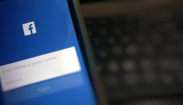 فيس بوك تسير على خطى جوجل عبر تعديل خلاصة الأخبار