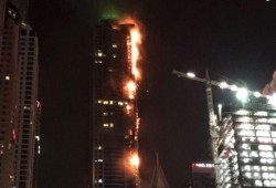 حريق هائل ببرج شهير في دبي