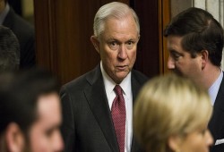 جاسوس في البيت الأبيض يسرب معلومات سرية !