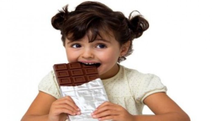أطعمة تصيب طفلكِ بالعصبية والتوتر: احذريها