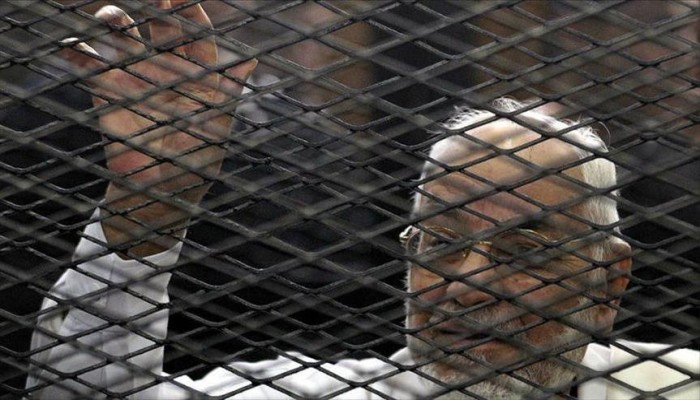 نجلة الأستاذ عاكف: والدي يواجه "أمراض موت"