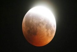 المنطقة العربية تشهد خسوفاً جزئياً للقمر مساء الاثنين