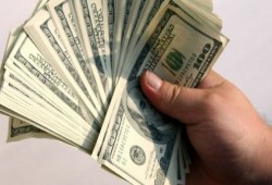 الدولار يتراجع أمام الجنيه فى نهاية تعاملات الإثنين