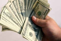 الدولار يتراجع أمام الجنيه فى نهاية تعاملات الإثنين