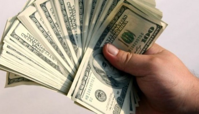 الدولار يتراجع أمام الجنيه فى نهاية تعاملات الإثنين