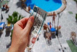 الغلاء يدفع المصريين للتوقف عن دفع "البقشيش".. وعمال: "كان هو اللي فاتح بيوتنا"