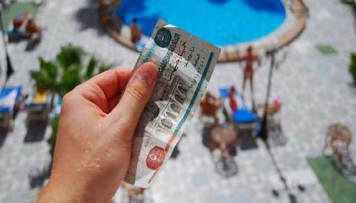 الغلاء يدفع المصريين للتوقف عن دفع "البقشيش".. وعمال: "كان هو اللي فاتح بيوتنا"