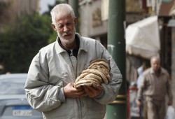 قرار انقلابي جديد يحرم ملايين المصريين من "بطاقة التموين"