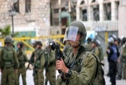 جيش الاحتلال يعتقل 27 فلسطينيا من 8 مناطق بالضفة