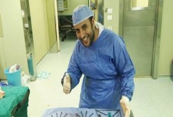 طبيب يزيل 39 مسمارا وولاعة من بطن مريض: "كفاية انبهارات يا مصر"