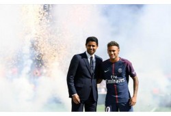 باريس سان جيرمان يتجه لفسخ التعاقد مع "الإماراتية" واستبدالها بـ"القطرية"