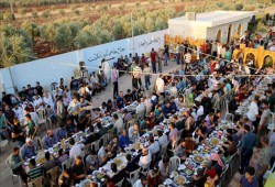 عرس جماعي لـ 57 زوجا من مهجري داريا السورية في إدلب