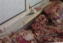 داخل مطعم شهير في إمبابة يحوز 350 كيلو لحوم فاسدة لطهيها للمواطنين