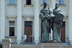 في بلغاريا.. سجل نفسك بالجامعة واربح سيارة..!