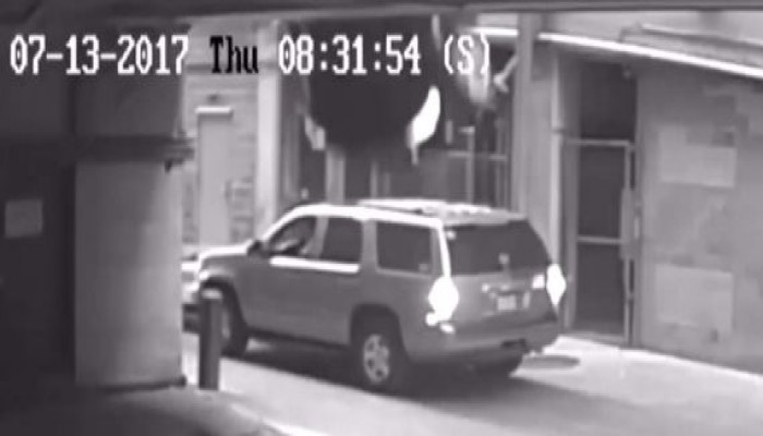 فيديو| سيدة تسقط بسيارتها من الطابق السابع!