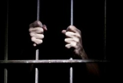 احتجاجاً على سوء المعاملة.. معتقلو سجن440 يواصلون اضرابهم الكلي عن الطعام