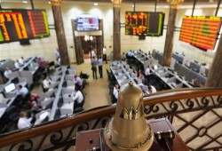 انخفاض جماعى لمؤشرات البورصة بمنتصف التعاملات