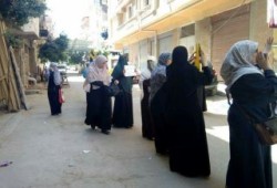 وقفة امام منزل احد الشهداء  في ذكرى مجزرة رابعة العدوية