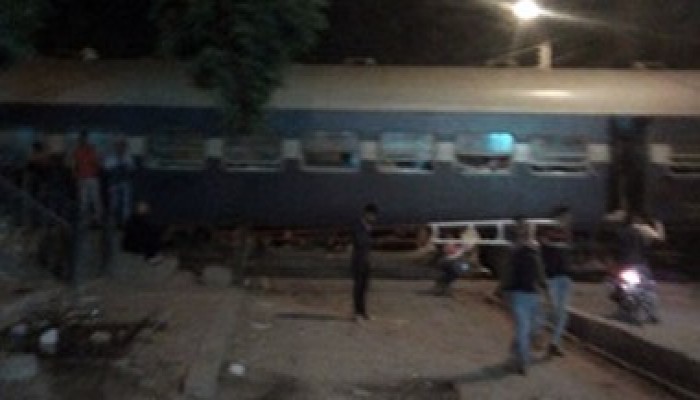 توقف حركة قطارات "المنصورة" بعد نشوب حريق في قطار بالمحلة