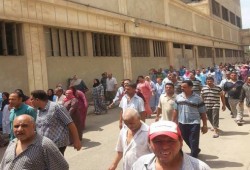 بعد تجاهل مطالبهم.. عمال غزل المحلة يتوجهون إلى ساحة طلعت حرب بالمحلة لتصعيد الإضراب