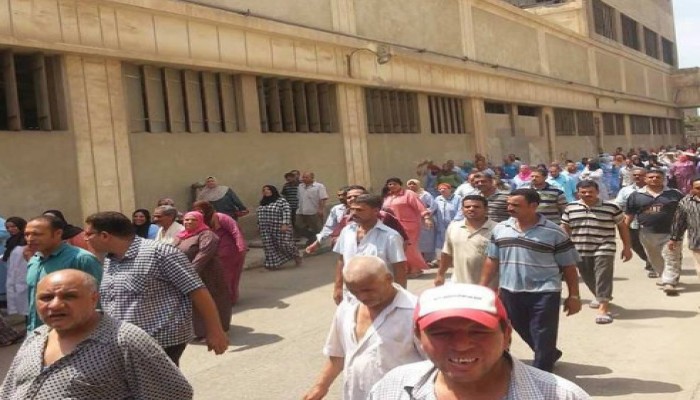 بعد تجاهل مطالبهم.. عمال غزل المحلة يتوجهون إلى ساحة طلعت حرب بالمحلة لتصعيد الإضراب