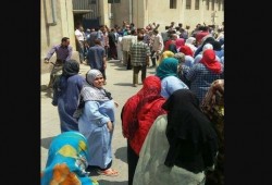 عمال "غزل المحلة" يتظاهرون بميدان طلعت حرب.. هل يتكرر سيناريو 2010