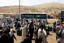 لاجئون سوريون في تركيا يتوجهون إلى بلادهم لقضاء عطلة عيد الأضحى