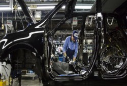 اليابان تستعد لانتاج سيارات خشبية أمتن من الفولاذ