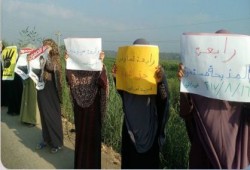 دمياط : سلسلة بشرية لأهالي أم الرضا