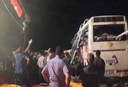 الحوادث عرض مستمر: مصرع 3 وإصابة 24 في حادث تصادم بالسويس