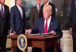 ترامب يُلغي "مجلس المستشارين" على خلفية استقالات متتالية